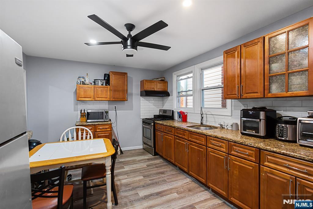 140 Nagle Street - Photo 3