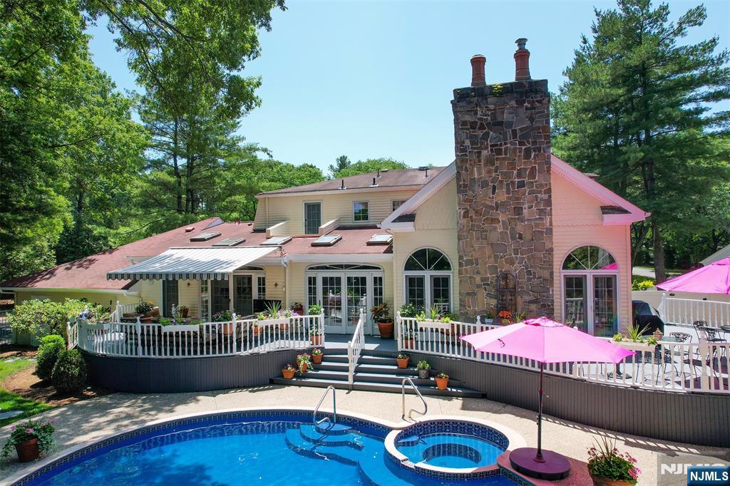 Photo 2 of Single family home for sale at 306 Windham Ct, Wyckoff, NJ 07481 | MLS# 26016330 | Listing updated on 2026-09-14