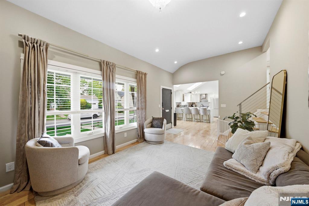 11 Homewood Way — photo 8