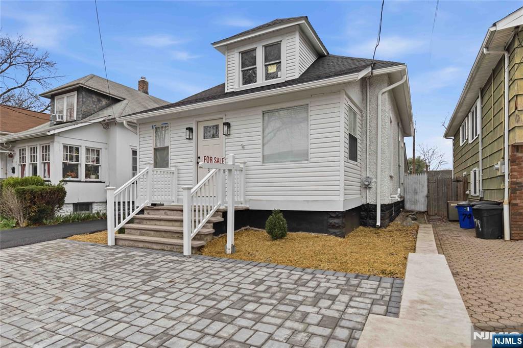 77 Lakeside Avenue