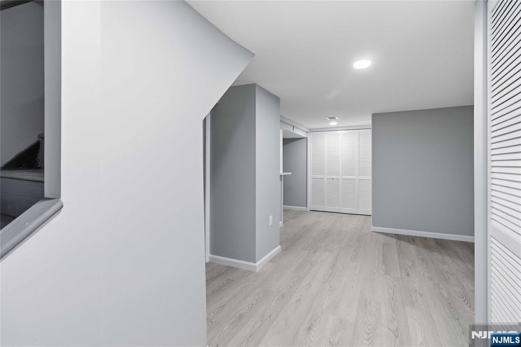 77 Lakeside Avenue