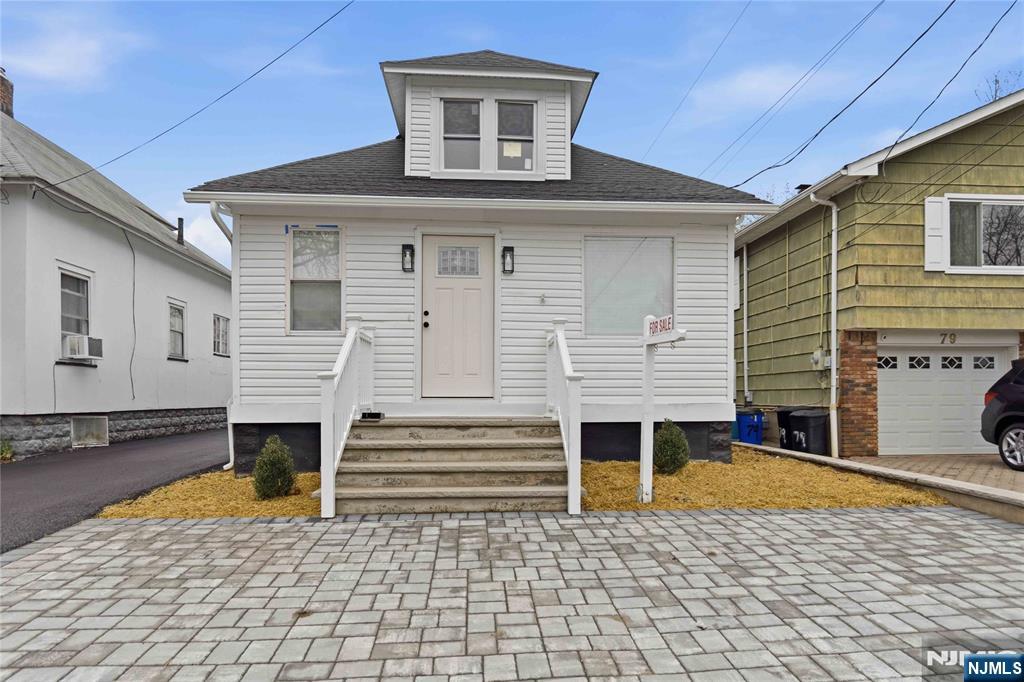 77 Lakeside Avenue