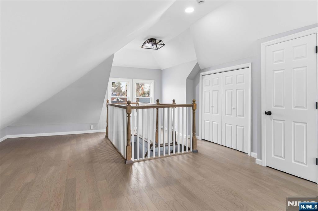 77 Lakeside Avenue