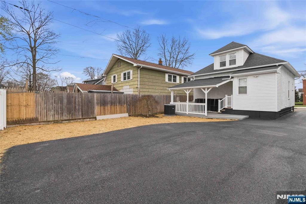77 Lakeside Avenue