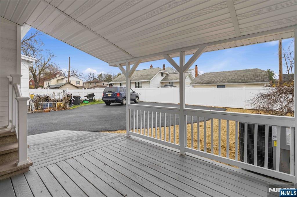 77 Lakeside Avenue