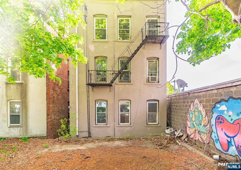 219 Pacific Avenue — photo 23