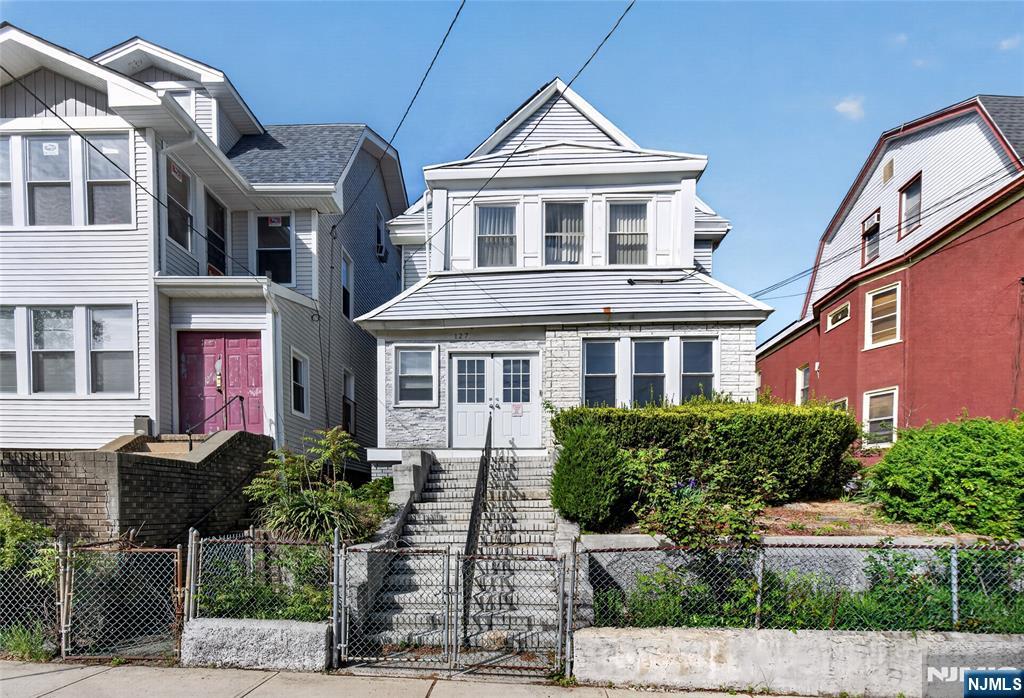 127 Lyons Avenue - Photo 2