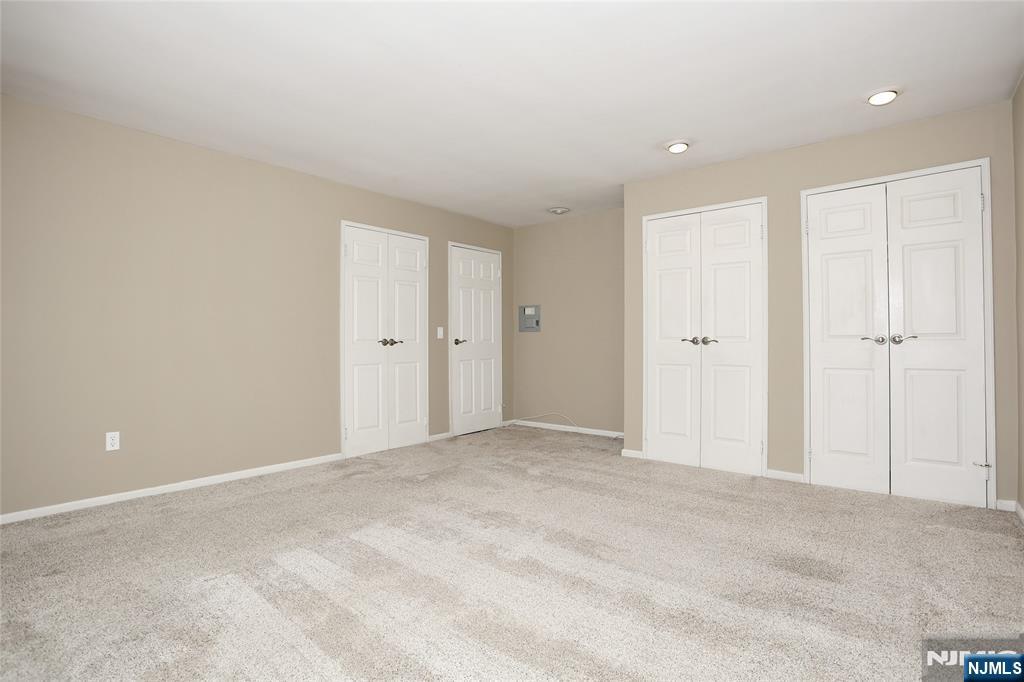 Bedroom has 3 Closets !
