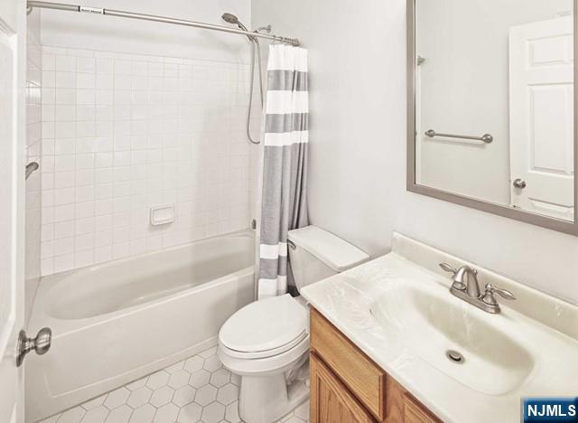 453 Albany, West New York, NJ 07093 Listing Photo  17