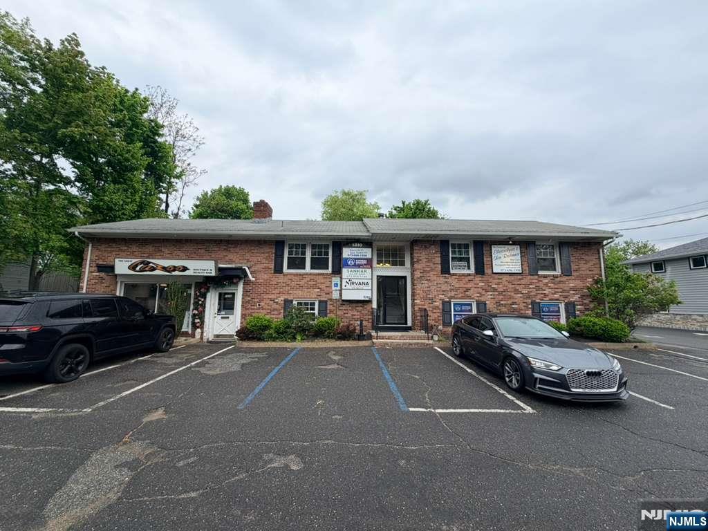 1310 Hamburg Turnpike - Photo 2