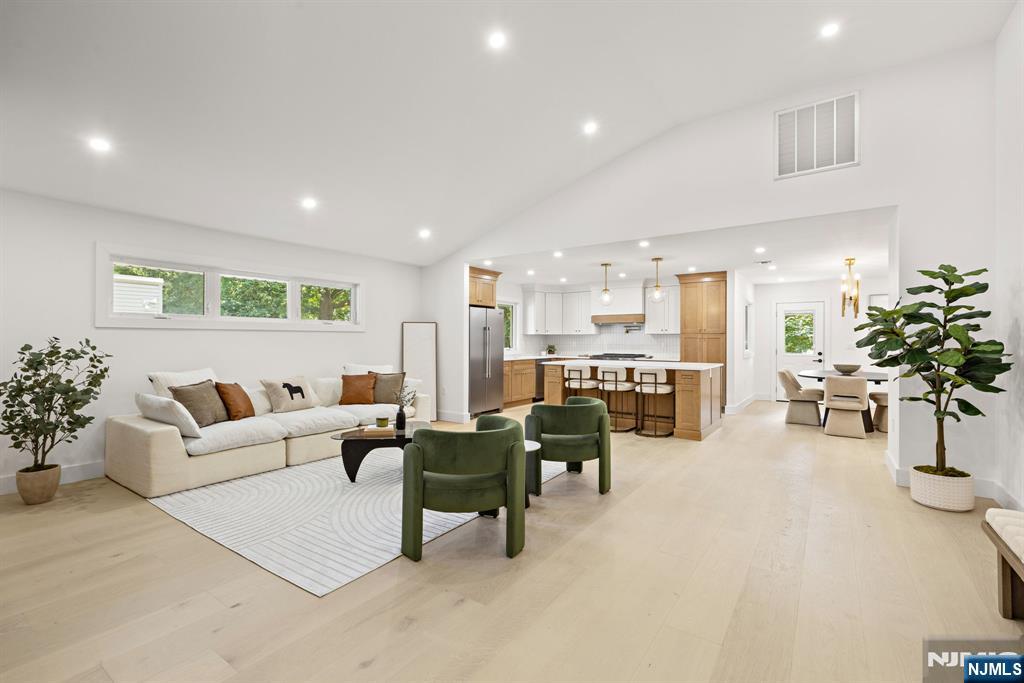 14 Chestnut Avenue - Photo 1