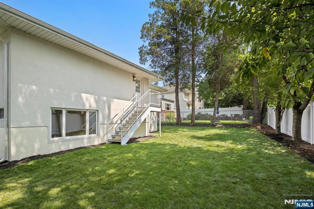 14 Chestnut Ave, Closter, NJ 07624