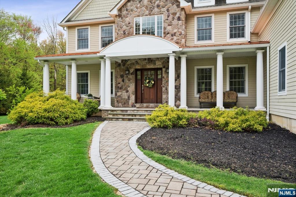 8 Forest Drive