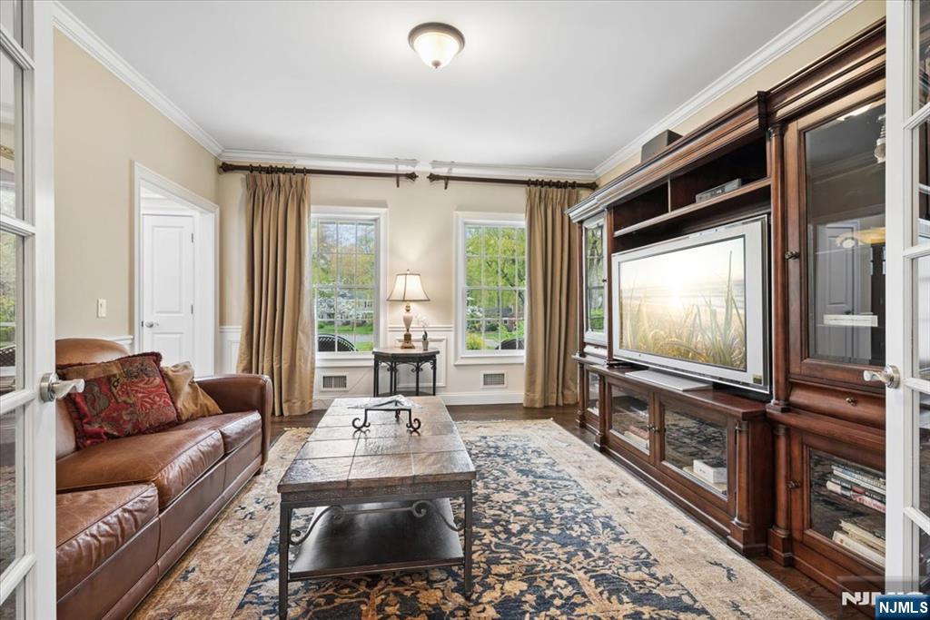 8 Forest Drive