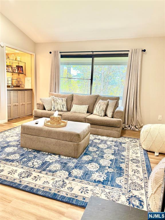 528 Upperway - Photo 3