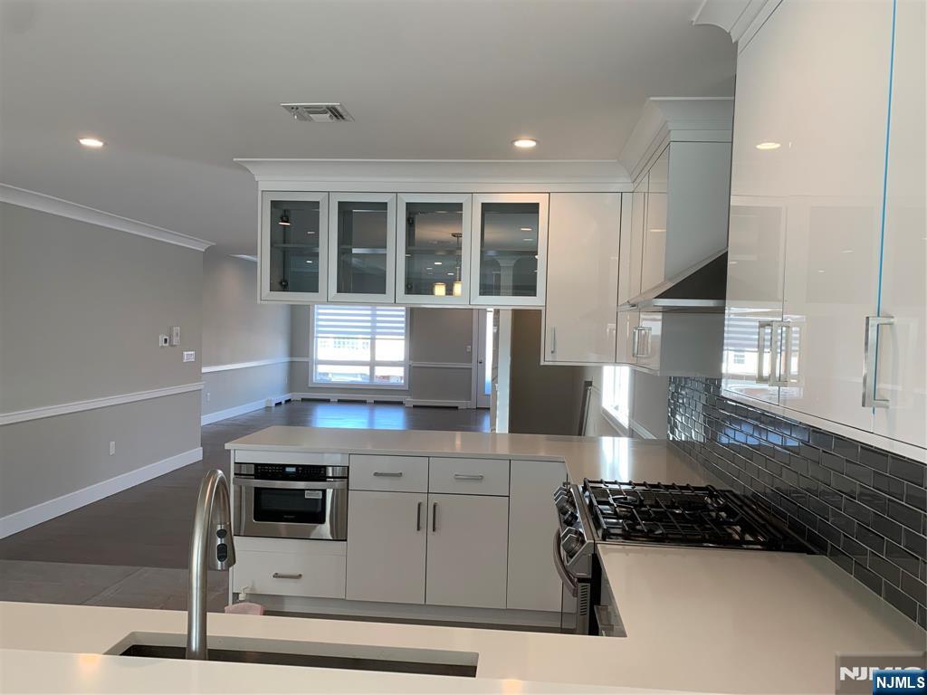56 W Ruby, #2FL, Palisades Park, NJ 07650 Listing Photo  28