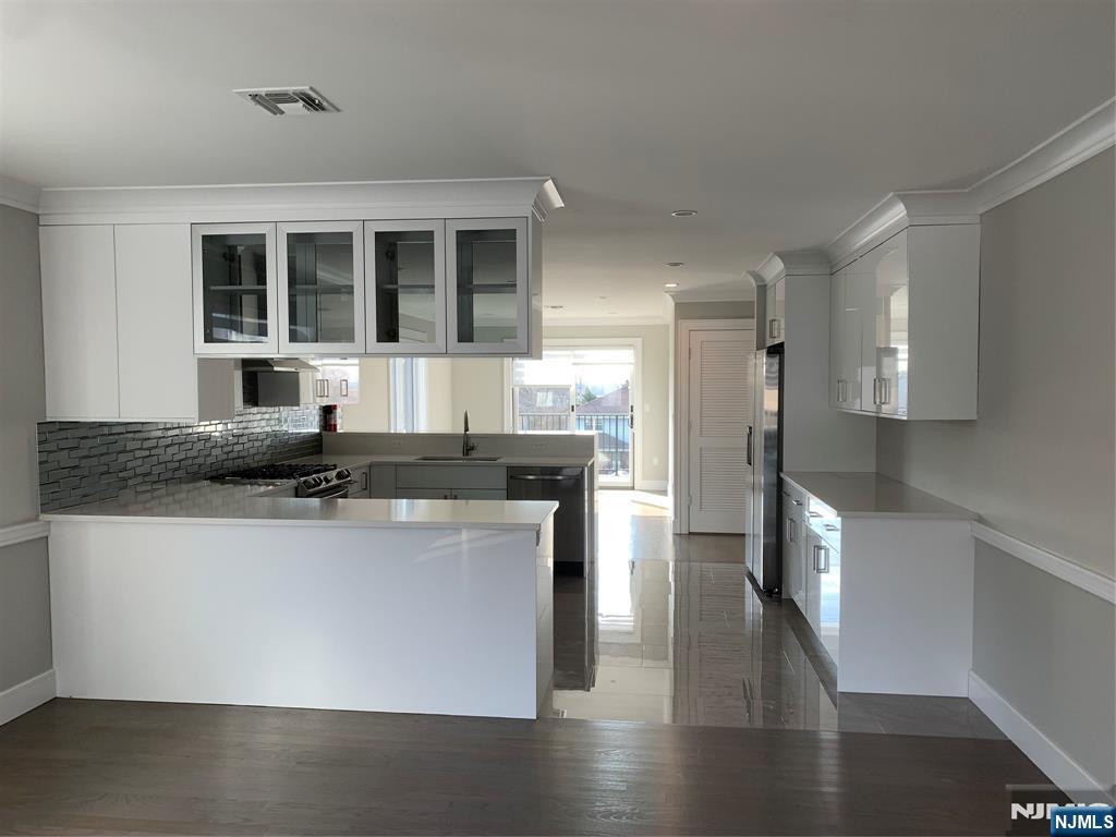 56 W Ruby, #2FL, Palisades Park, NJ 07650 Listing Photo  8