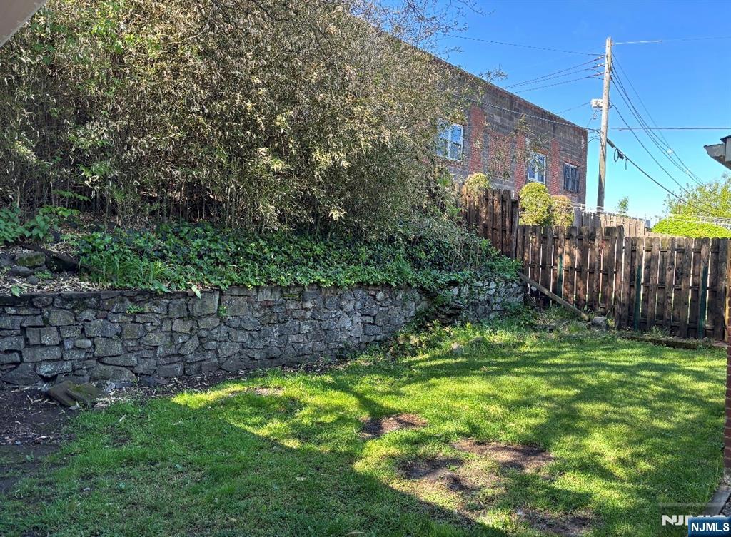 40 Sylvan Ave, Bergenfield, NJ 07621