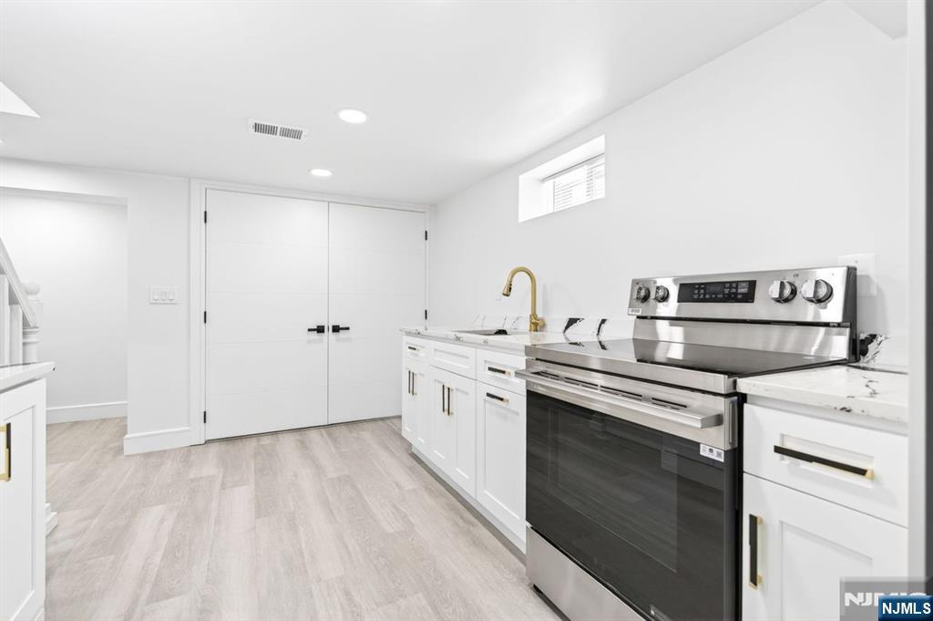 110 Central Avenue — photo 31