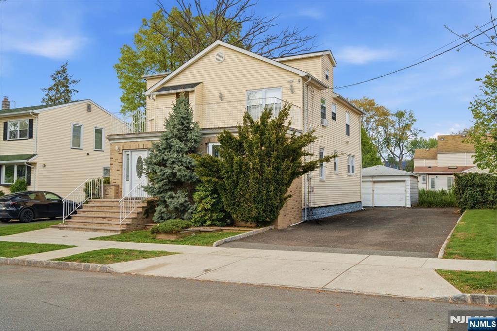 145 Sheridan Avenue - Photo 2