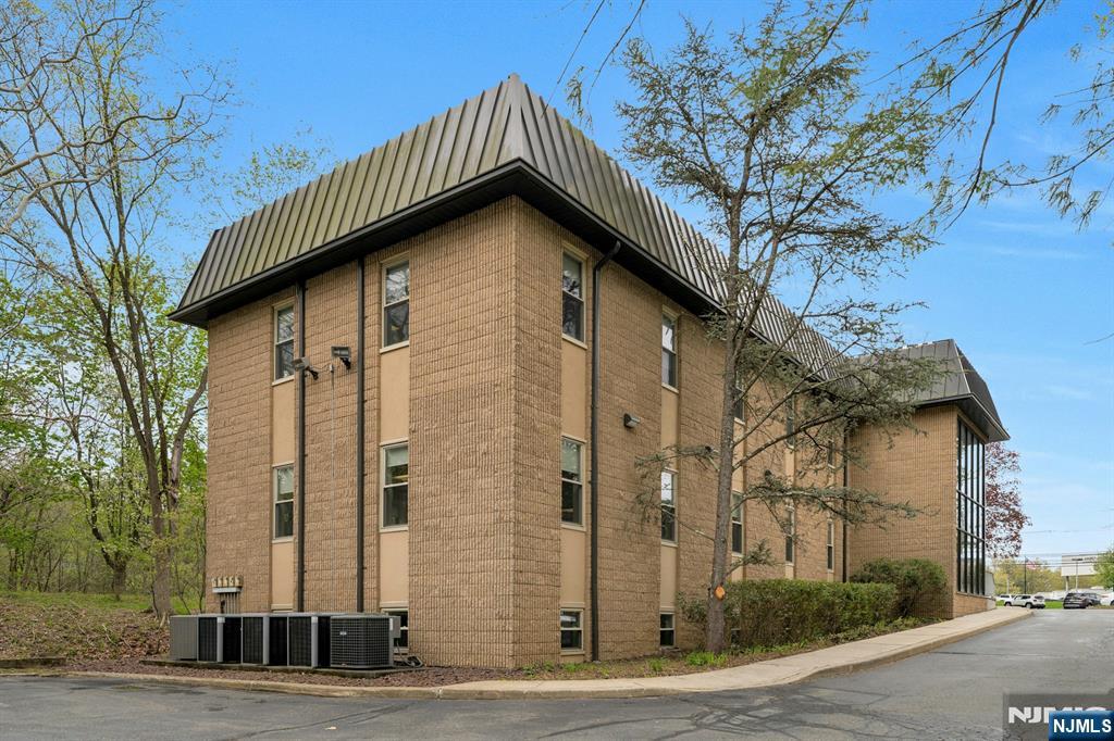 450 Hamburg Turnpike - Photo 2