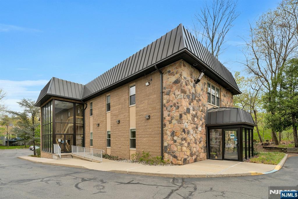 450 Hamburg Turnpike, Wayne, NJ 07470 Listing Photo  18