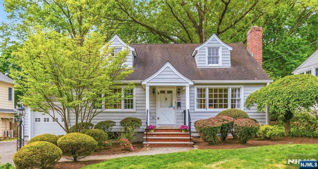 <p>Listings That Reflect Our Standards</p>