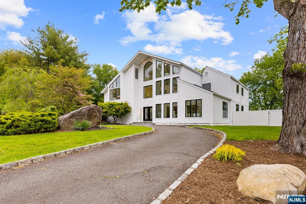 81 Greenwoods Road - Photo 2