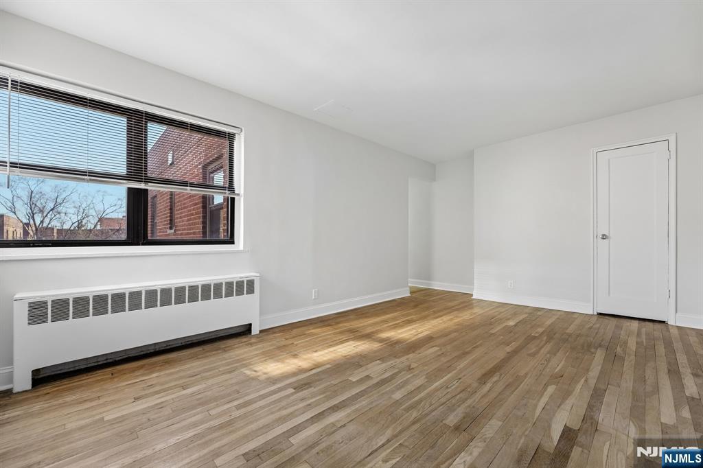 2329 Hudson Terrace E9 - Photo 5