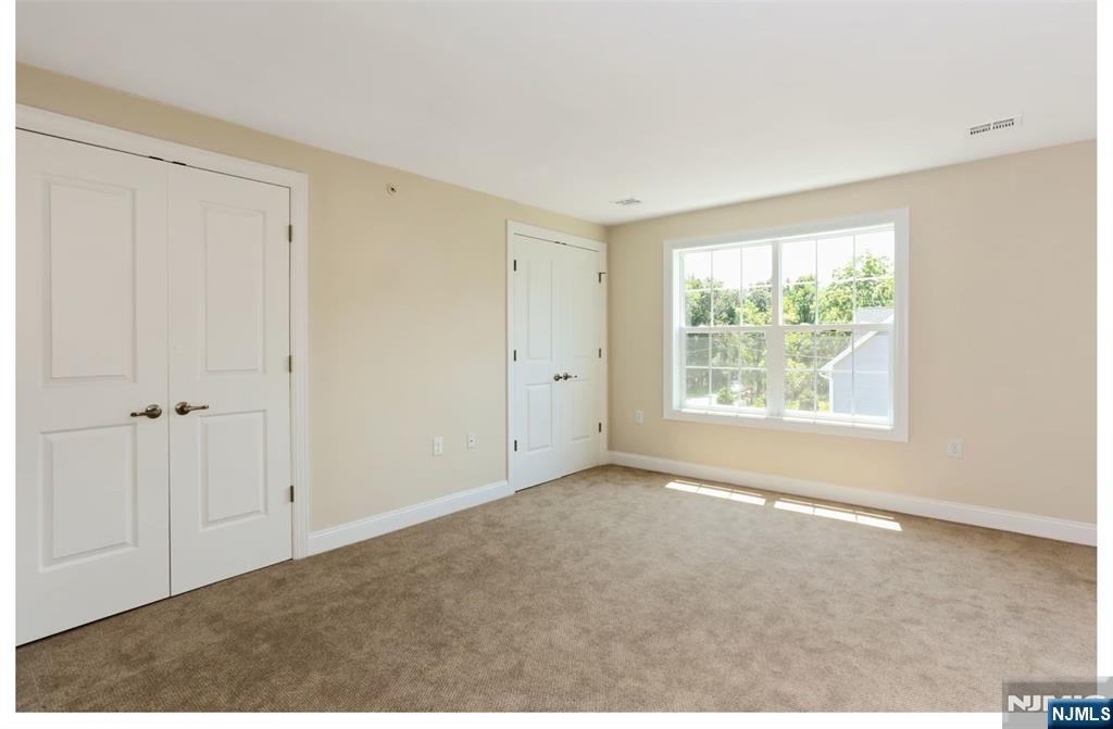 2-48 Grove Avenue 16 - Photo 5