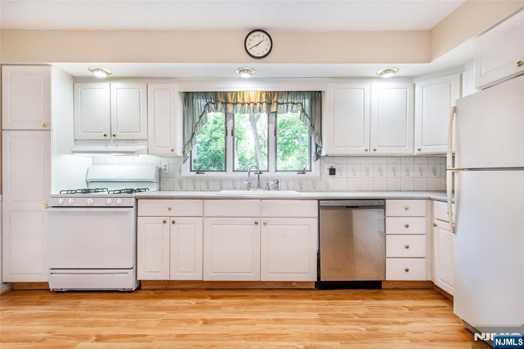 Homes for sale in North Haledon, NJ | 64 School St, North Haledon, NJ 07508 | MLS# 26016483