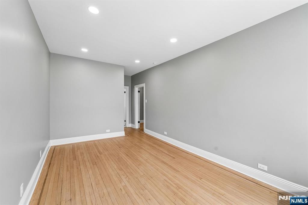 131 Kensington Avenue D5 - Photo 3