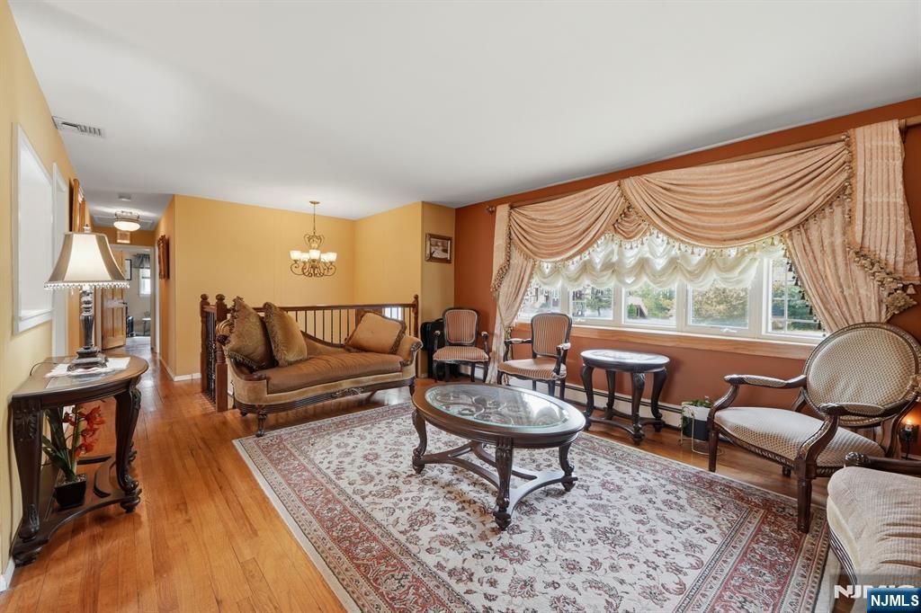 123 Cosman St, Twp Of Washington, NJ 07676
