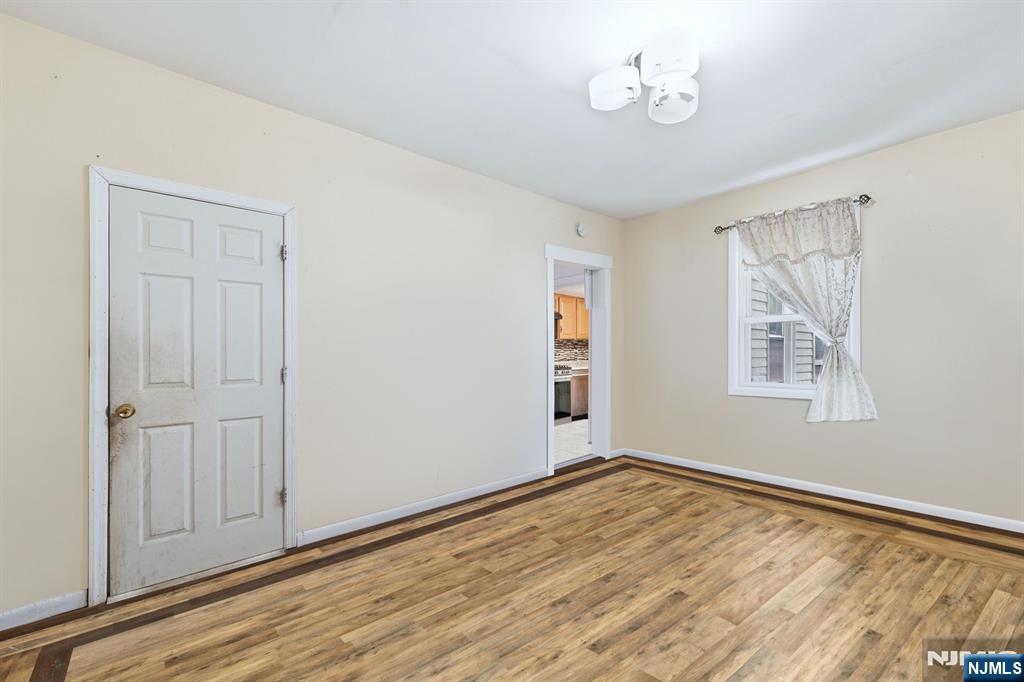 971 Grove Street - Photo 2