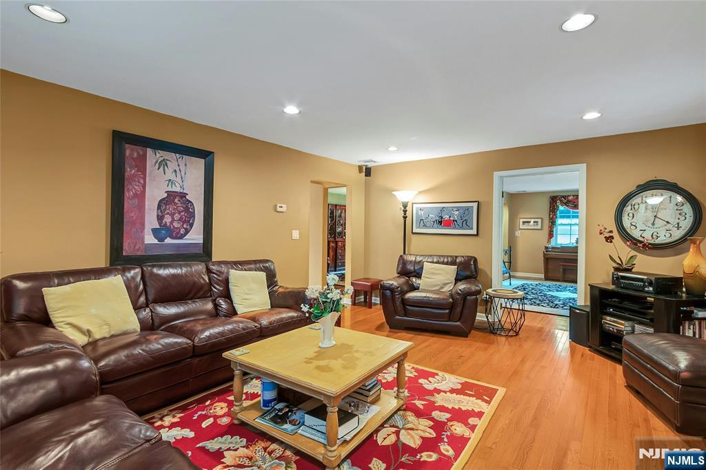 15 Colonial Road — photo 22