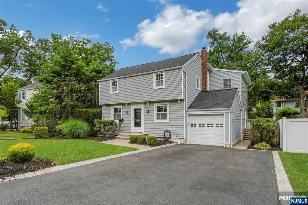 15 Colonial Road — photo 4