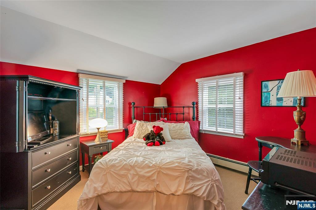 15 Colonial Road — photo 44