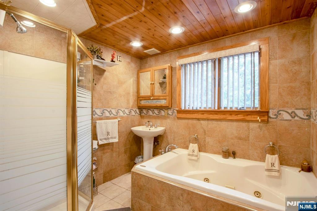324 Franklin Turnpike, Mahwah, NJ 07430 Listing Photo  15