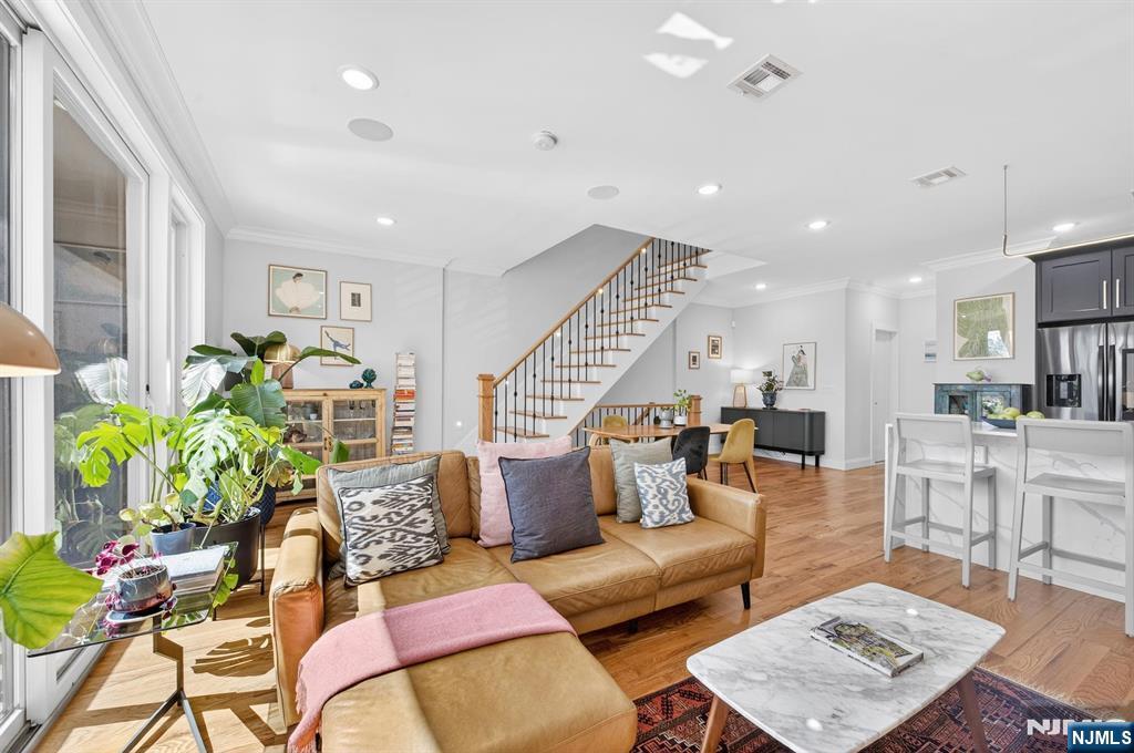865 Summit Avenue 2 - Photo 3