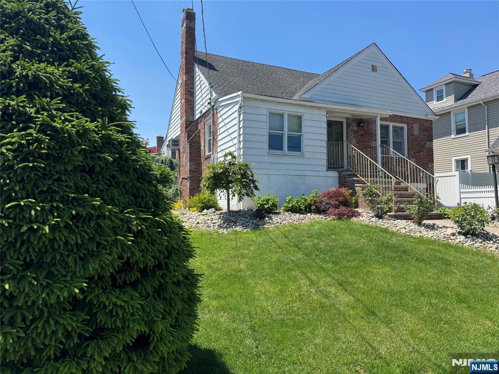 270 Bell Ave, Hasbrouck Heights, NJ 07604