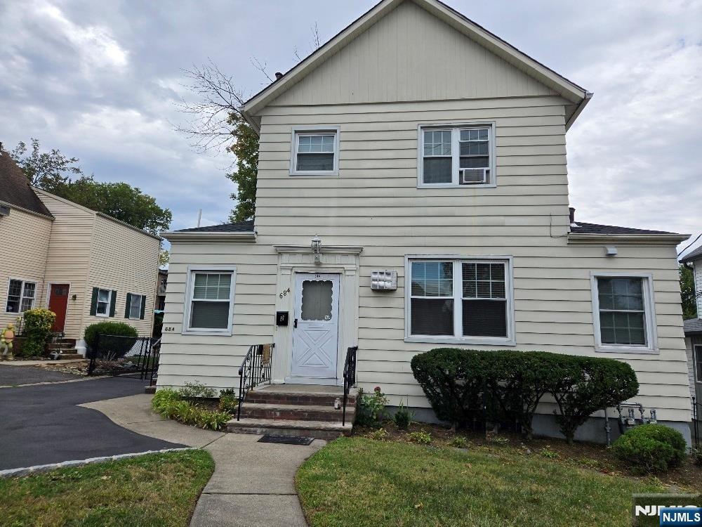 684 Edgewater Avenue 2FL - Photo 2