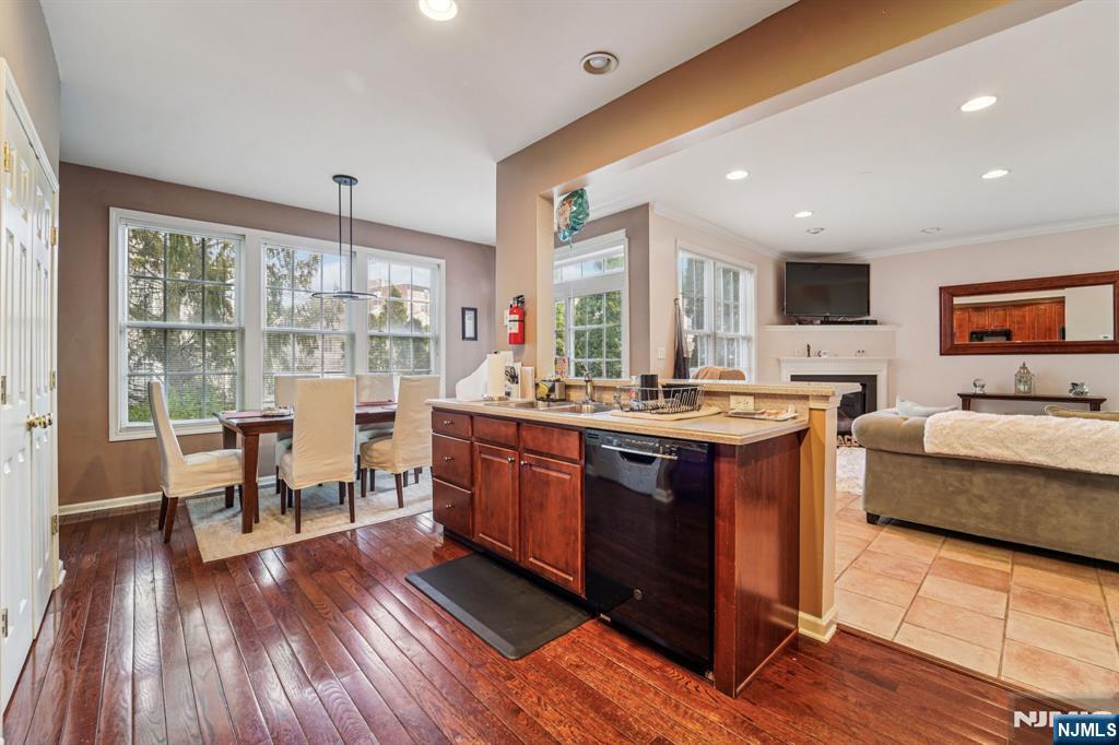 KitchenA spacious breakfast bar with bar stool seating provides the ideal spot for casual dining, morning coffee, or entertaining guests.