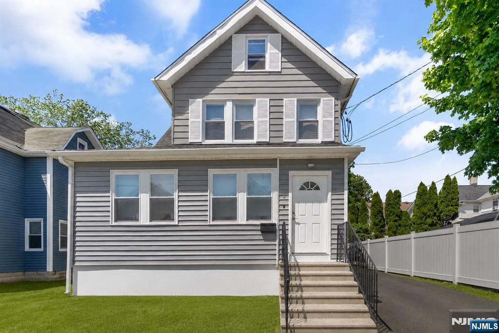 9 Sycamore Street - Photo 1