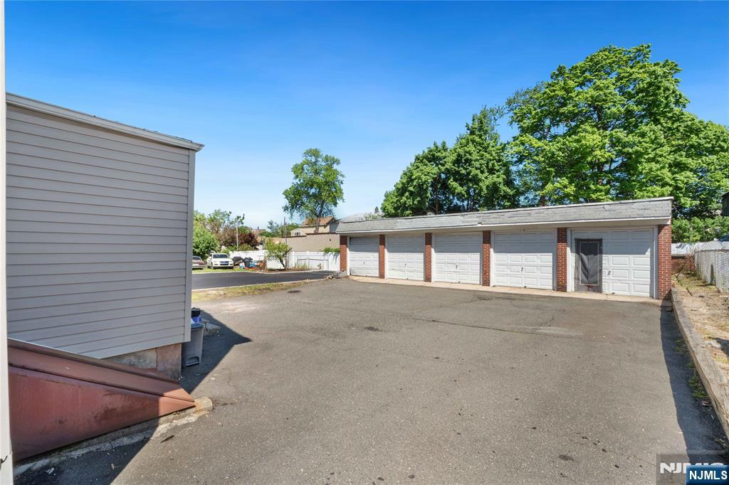 223 Montgomery Street - Photo 3