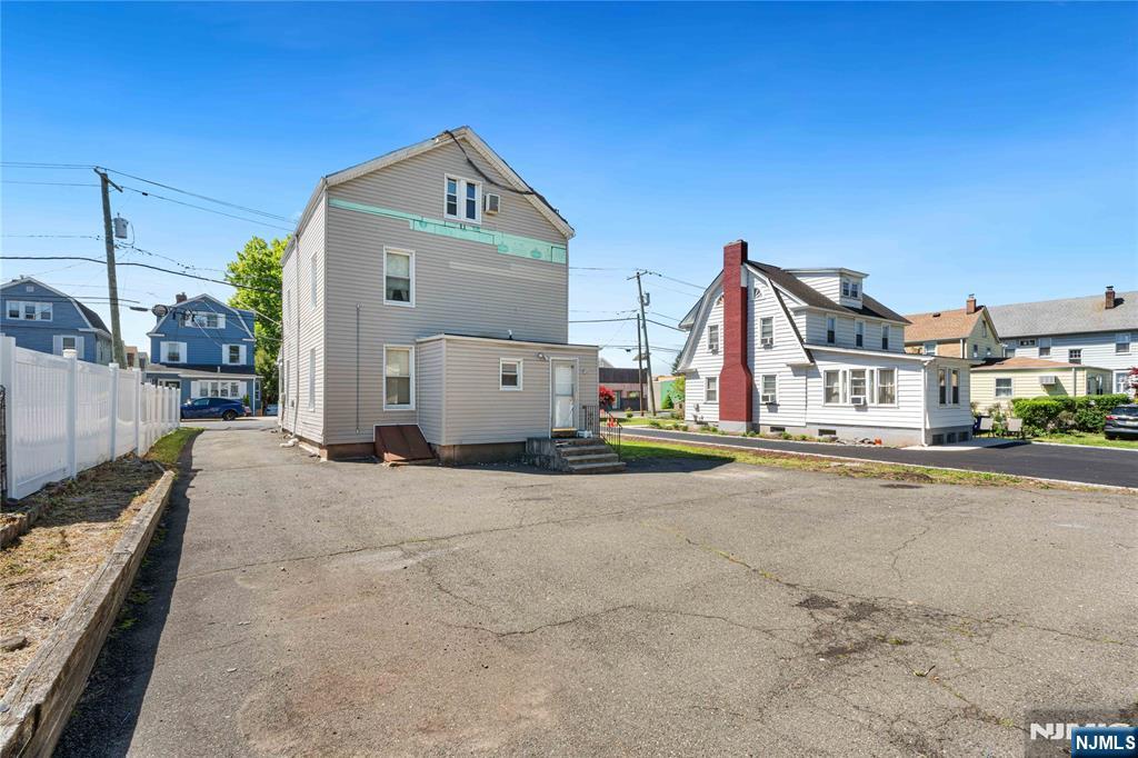 Homes for sale in Bloomfield, NJ | 223 Montgomery Street, Bloomfield, NJ 07003 | Houzeo