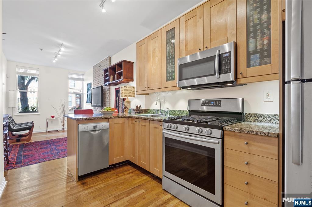 124 Madison Street A - Photo 3