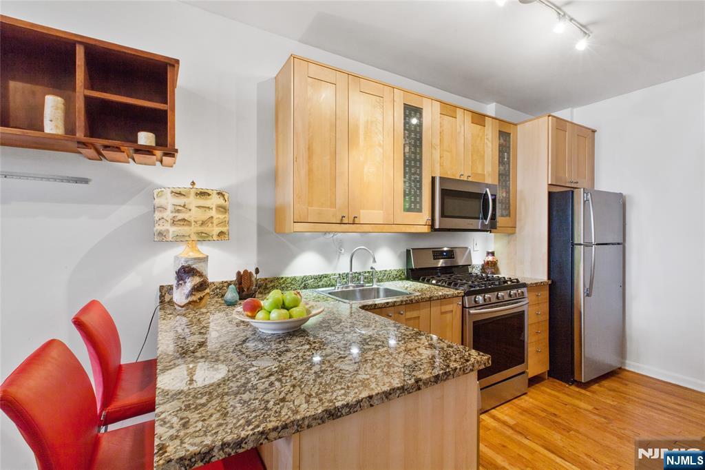 124 Madison Street A - Photo 4