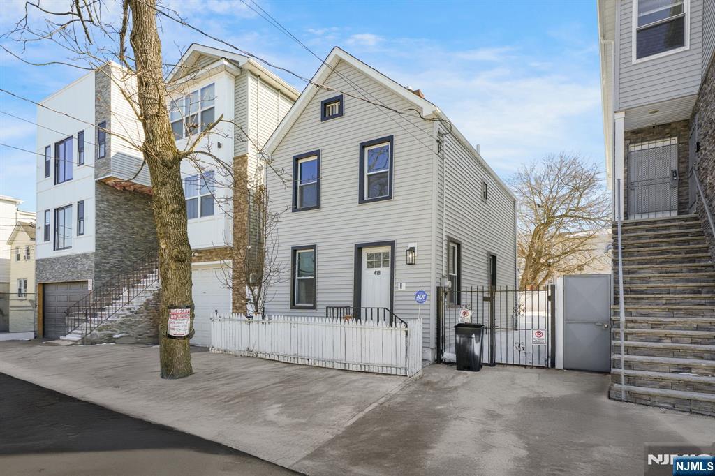 418 10th Street - Photo 1