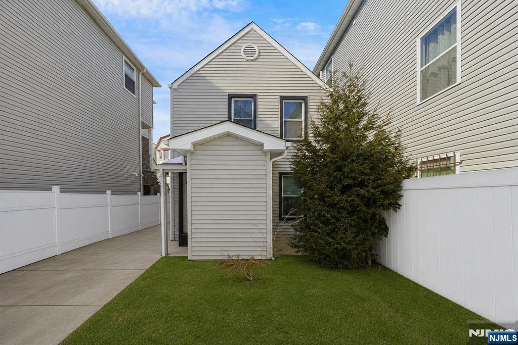 418 10th Street - Photo 3