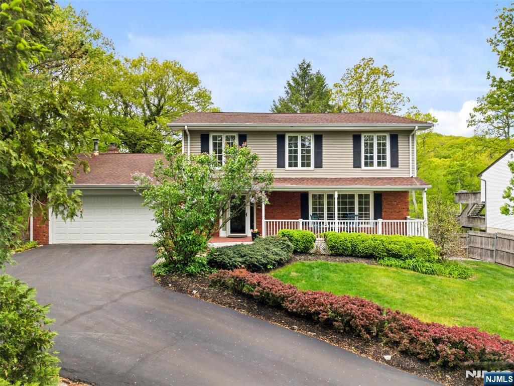 <p>Listings That Reflect Our Standards</p>